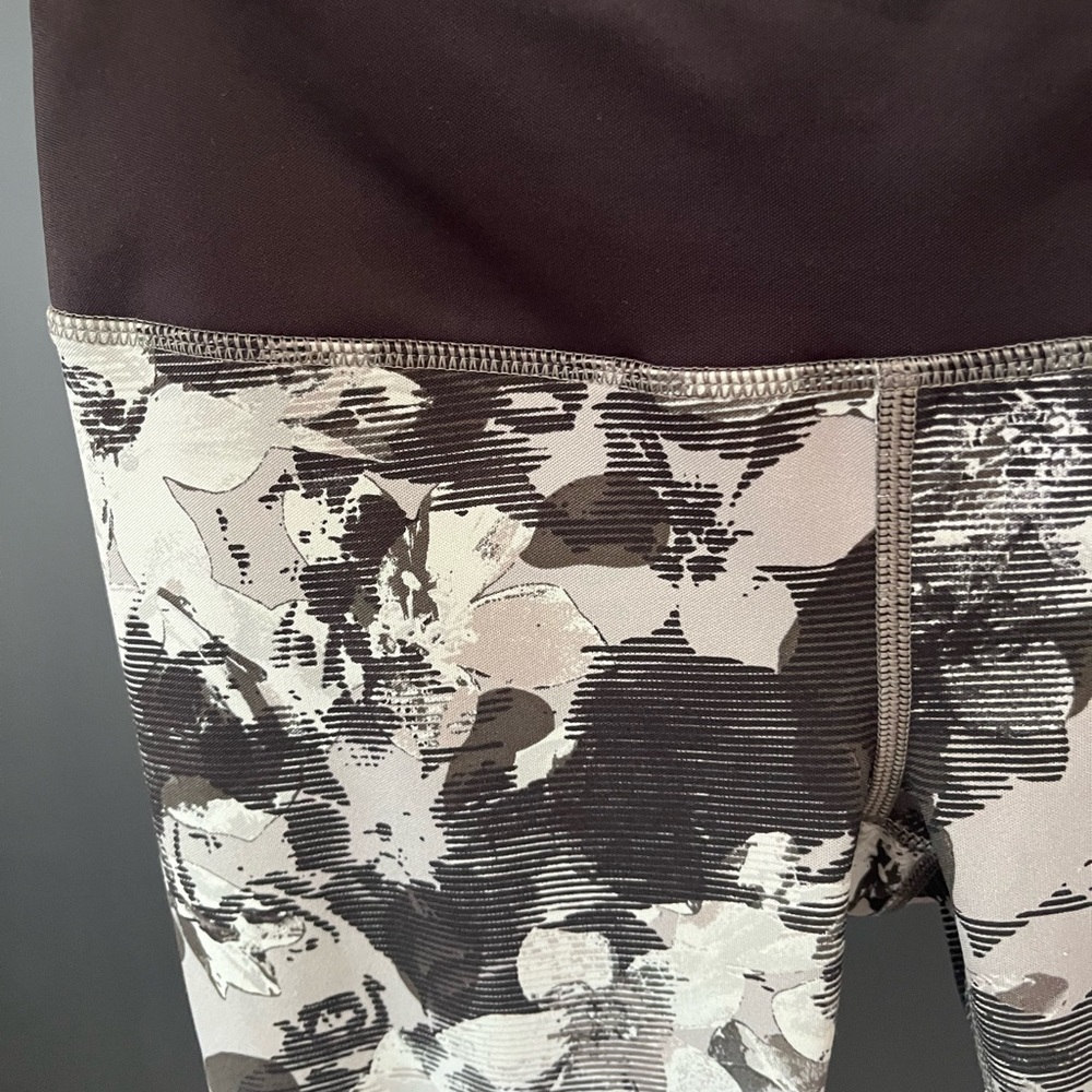 The North Face Flashdry Cropped Athletic Leggings - Picture 6 of 8